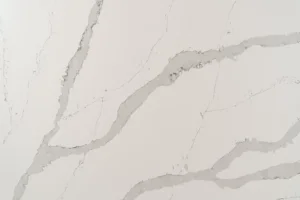 Композит кварца коллекции Calacatta Lucca белого оттенка