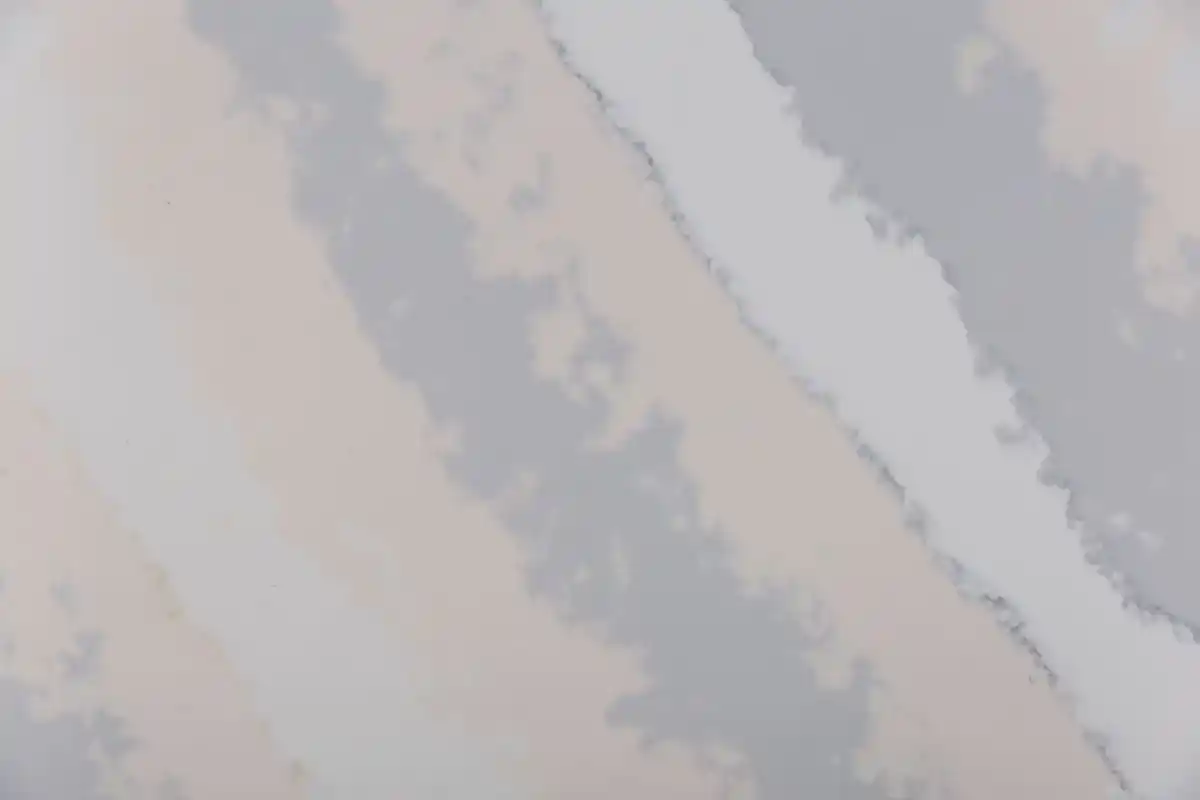 Композит кварца Etna Quartz Palissandro Blue Ocean в бежево-голубых оттенках