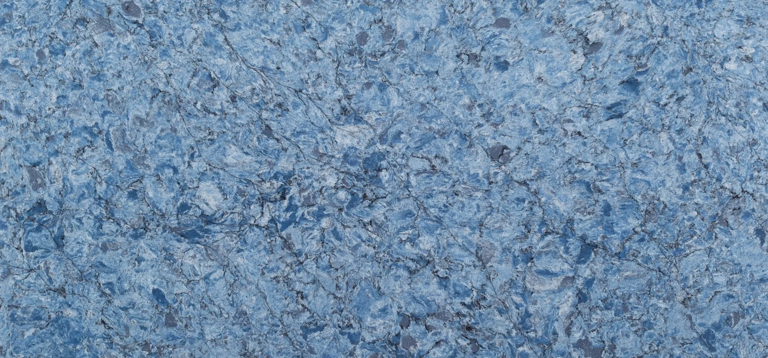 Композит кварца Thunder Blue от Vicostone голубого цвета