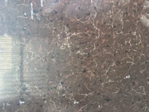 Композит кварца Alberta от производителя Stratos коричневого цвета