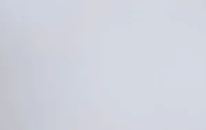 Кварцевый агломерат Ultra White от Stratos белого цвета