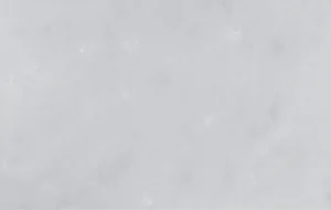 Кварцевый агломерат White Haze от Stratos в белом цвете